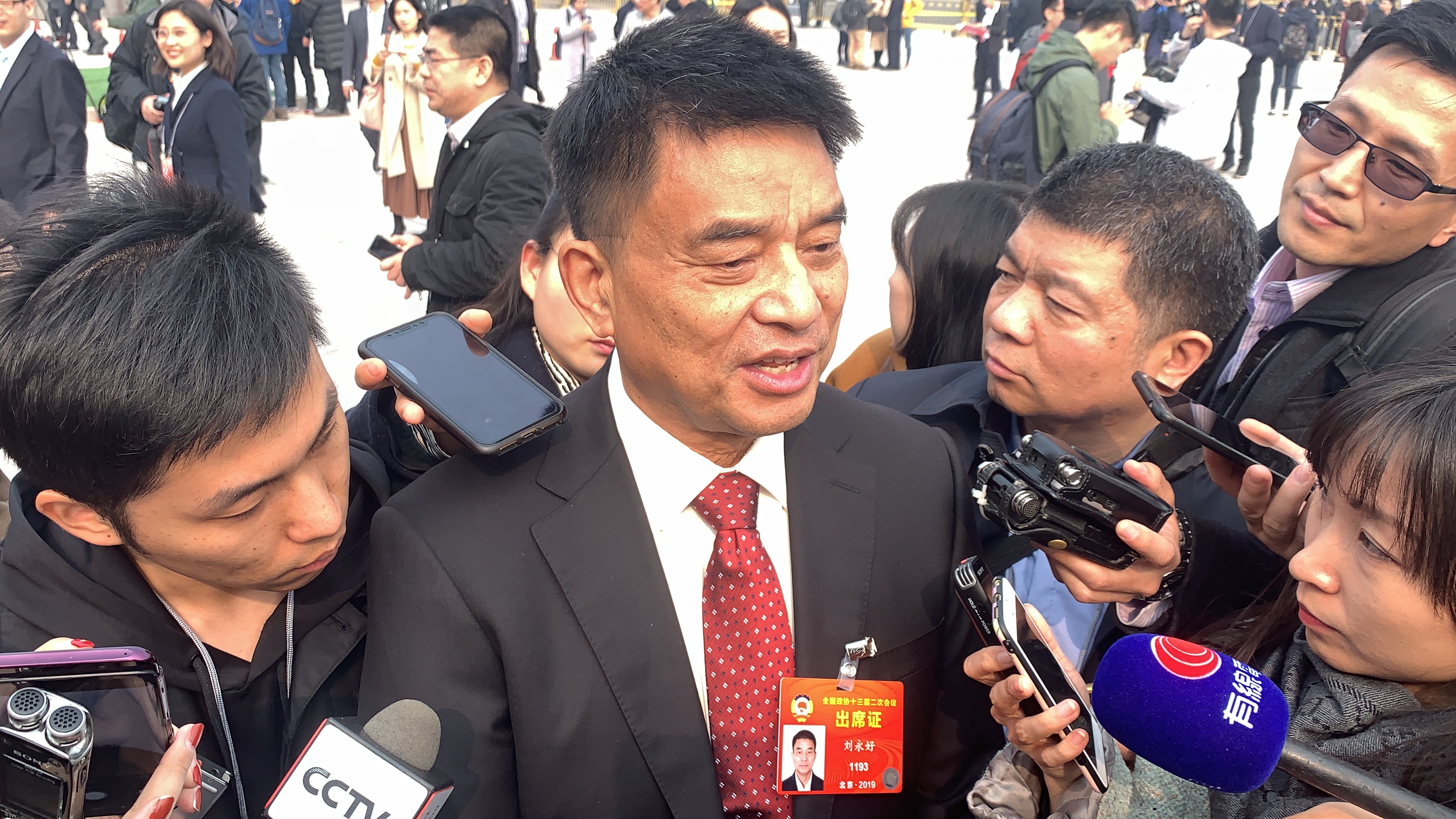 全国政协委员刘永好民营企业在可持续可长久的产业扶贫方面有优势