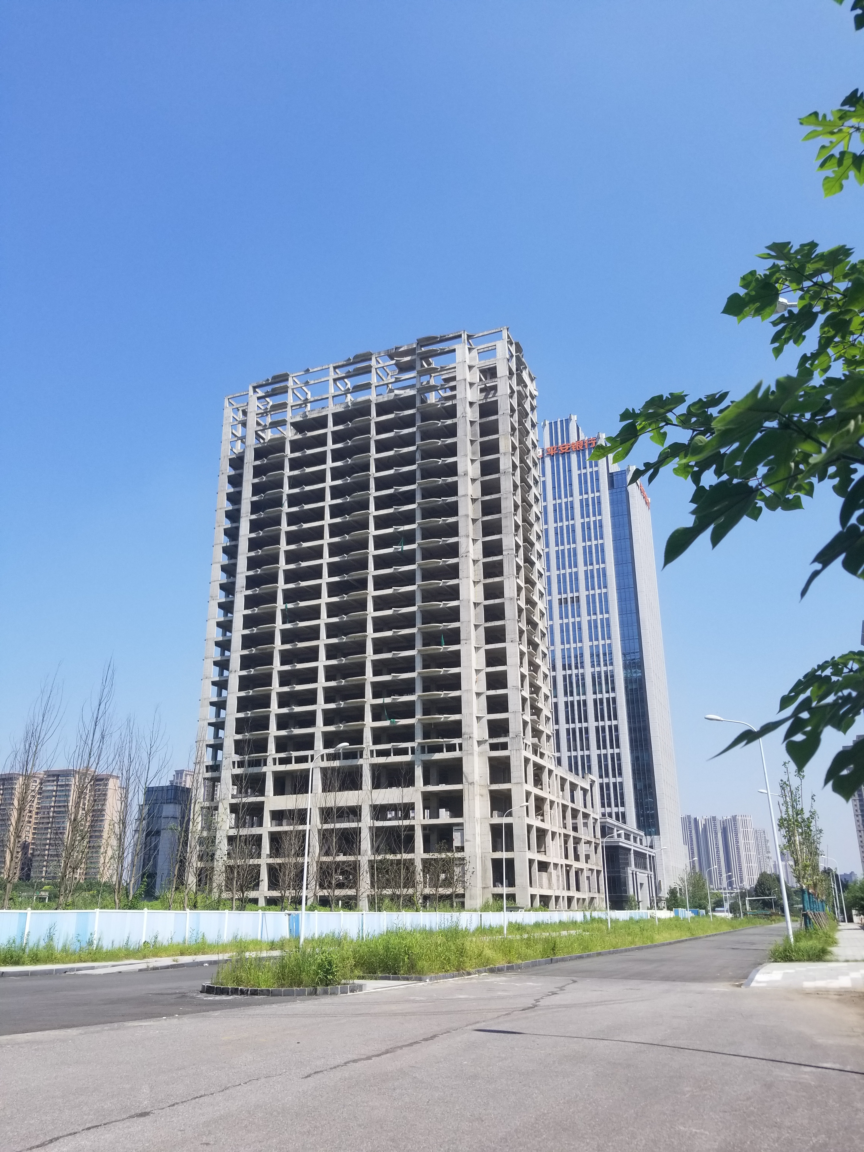 几栋楼处于停工中.jpg 几栋楼处于停工中.jpg