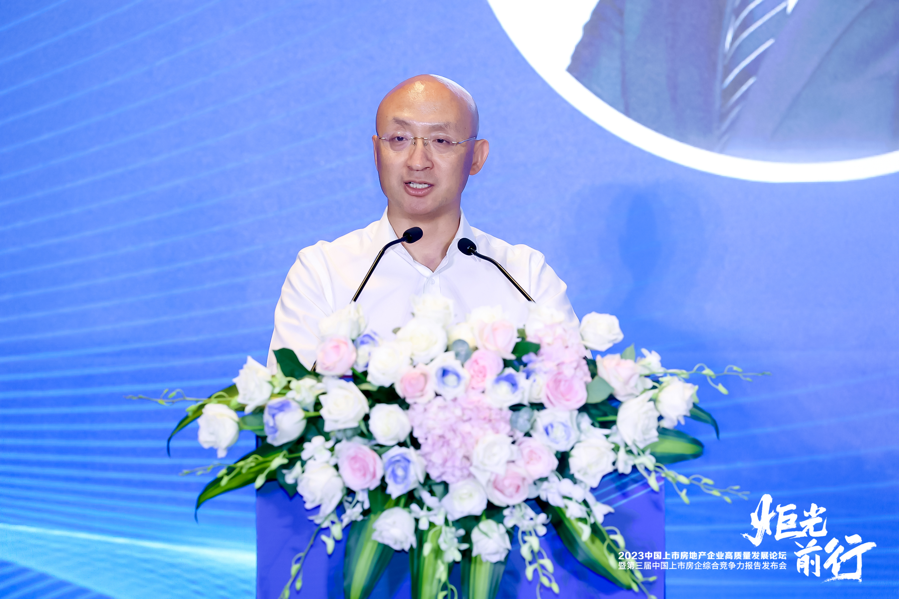 何龙灿.jpg
