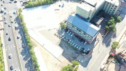 整治城市“疮疤” 施划道路泊位 哈尔滨市去年新增公共停车泊位1.36万个