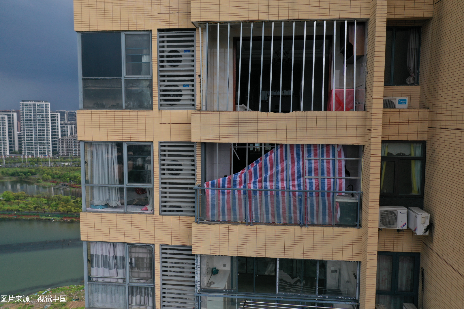 南昌3人被大风吹落坠楼身亡，强对流天气导致还是高层窗户安装问题引发？