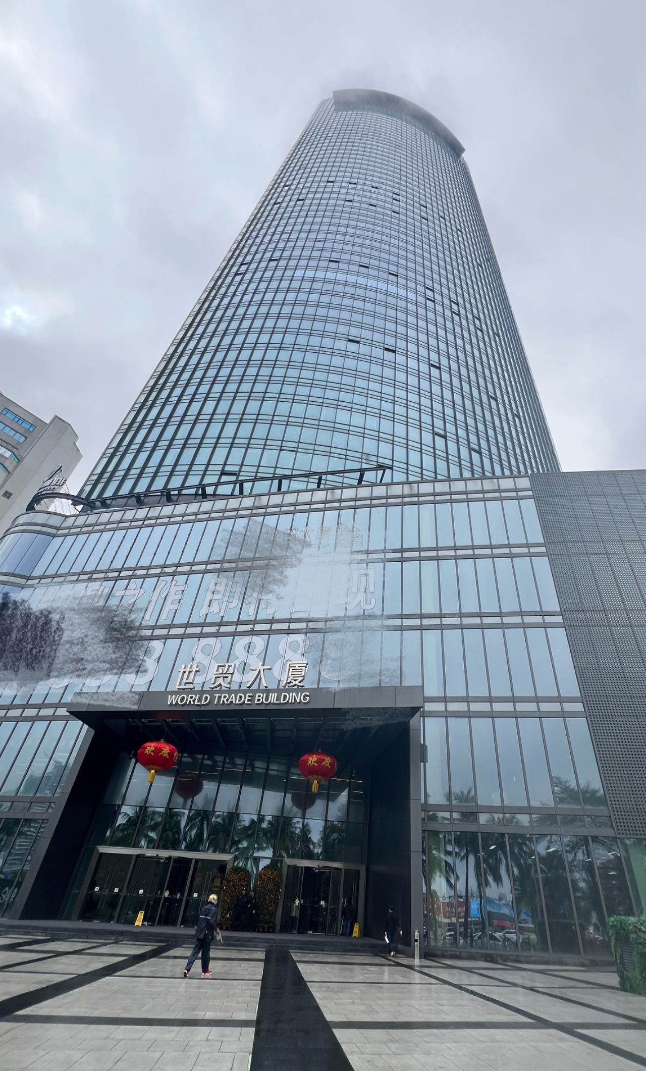 海口世贸大厦。 陈标志 摄.jpg