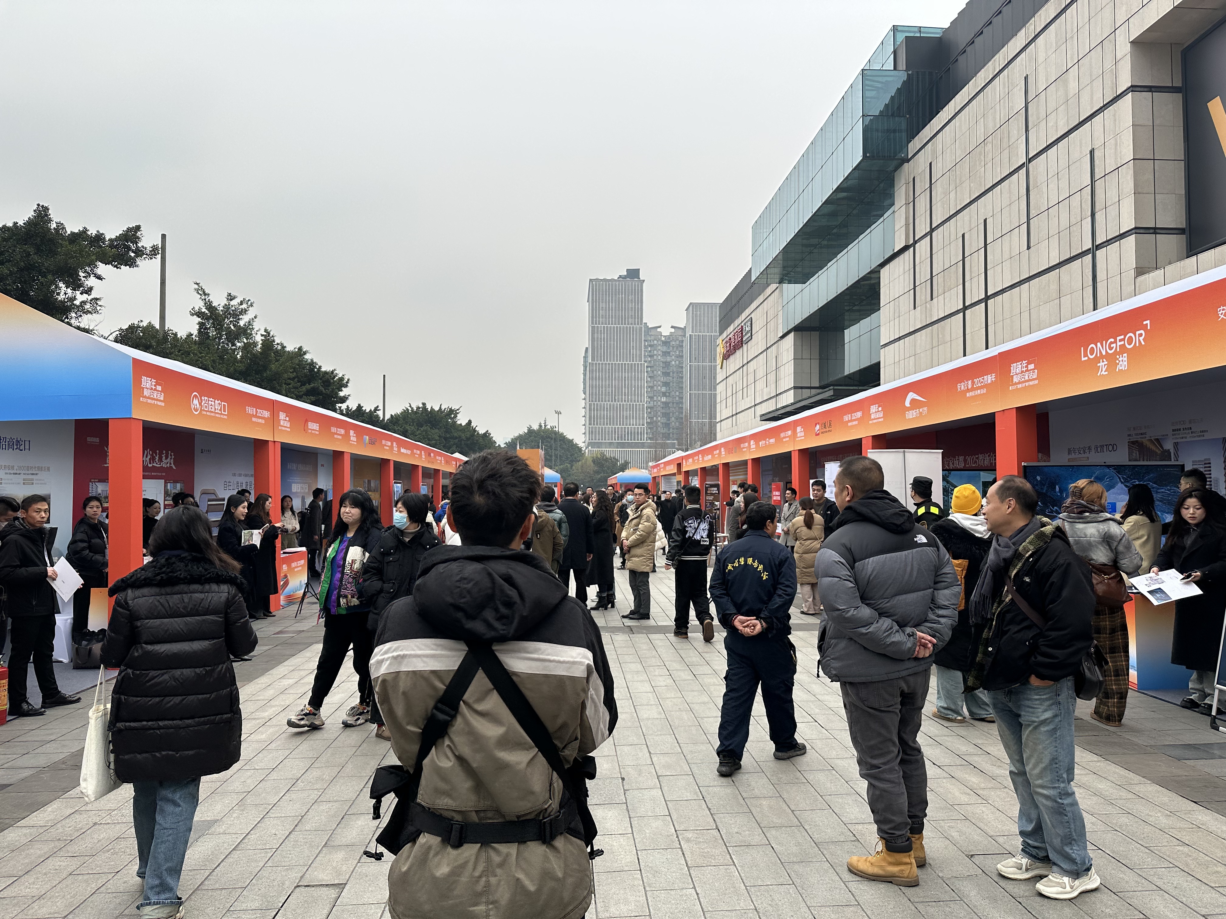 “安家成都·2025贺新年”购房促消费活动现场 孟双奎_摄.jpg