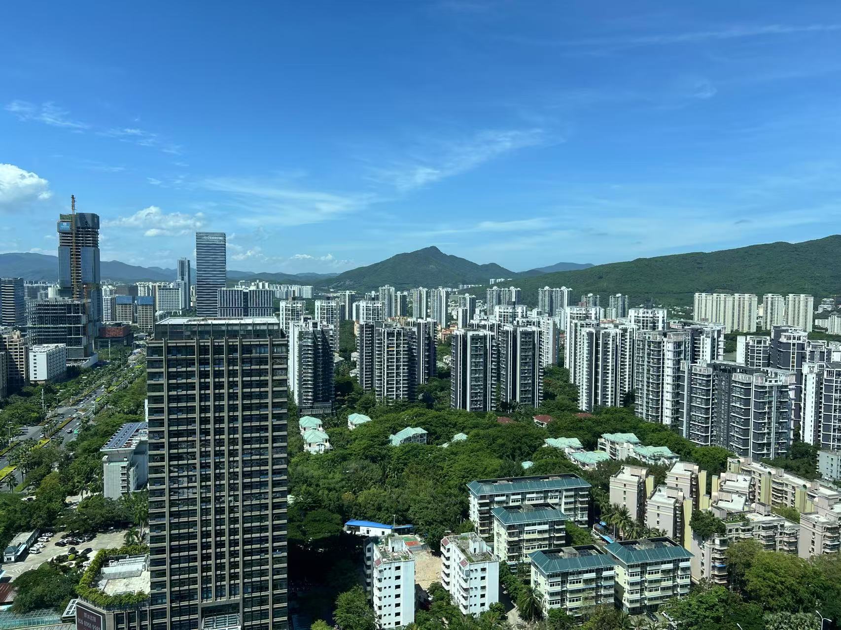三亚楼市，一个高度依赖岛外客源的“外向型”城市。陈标志 摄.jpg