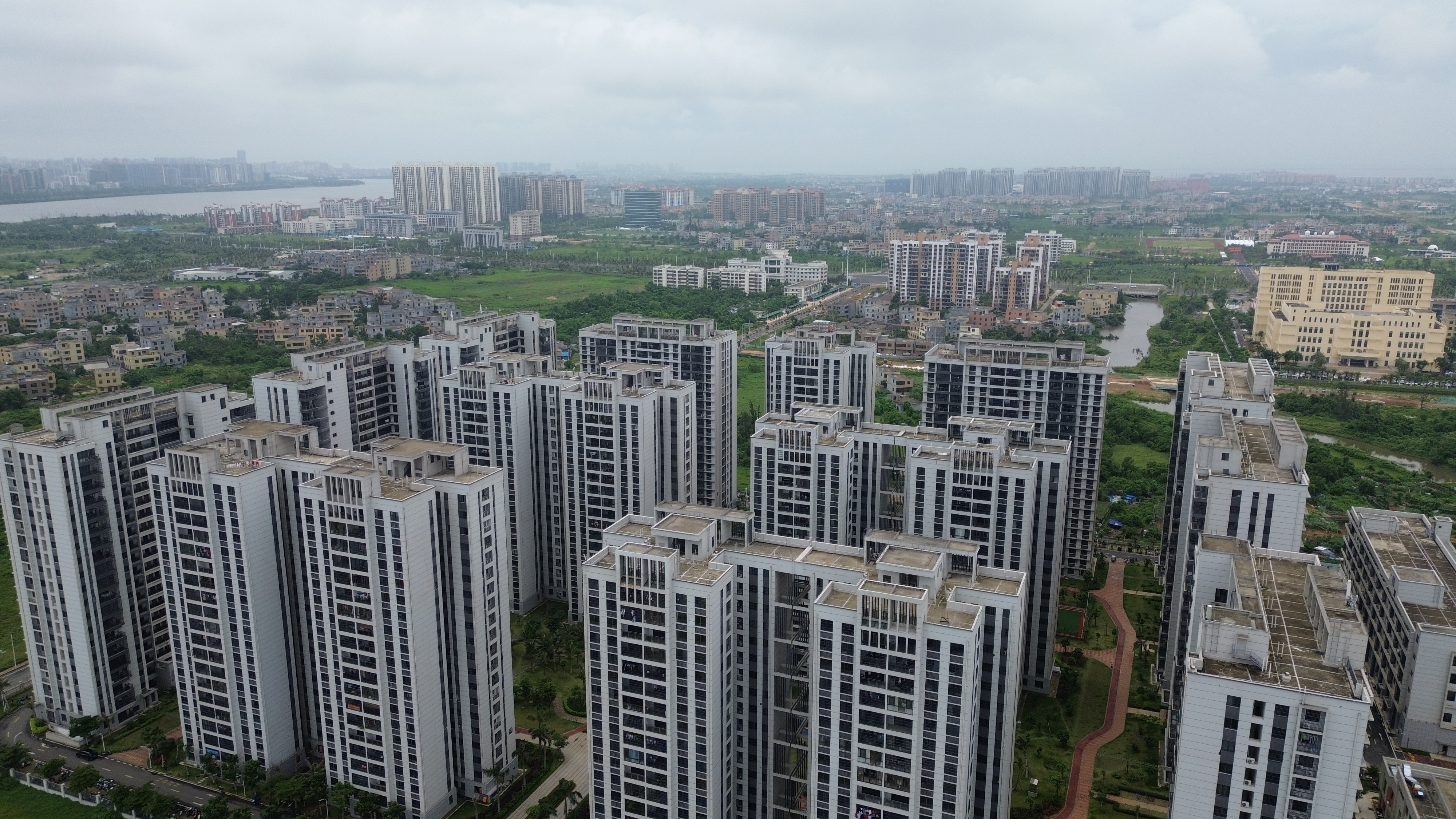林业花园项目等地块如今已建成了安置房小区。.jpg