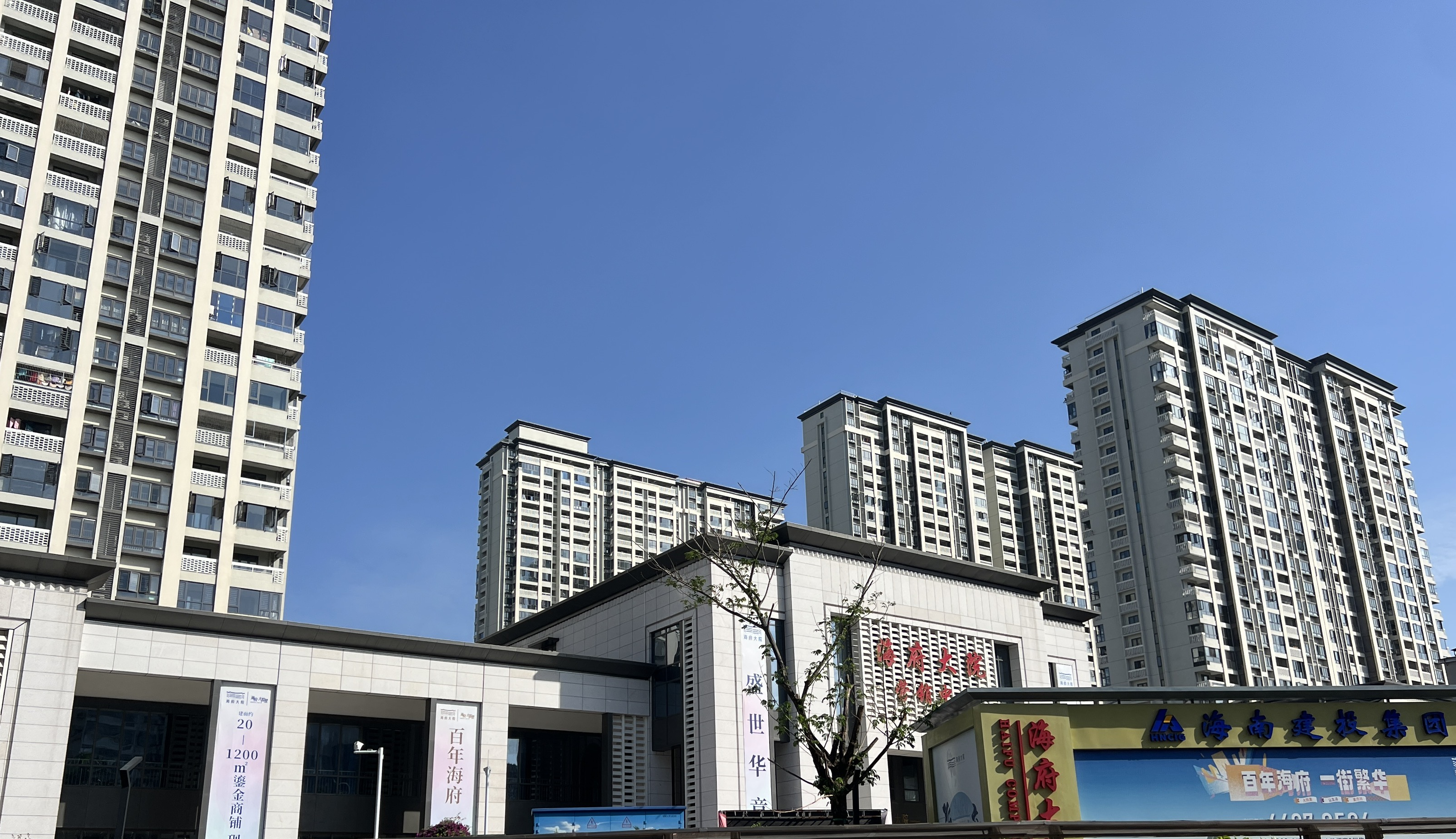 海府大院项目位于海口繁华路段的海府路。陈标志 摄.png