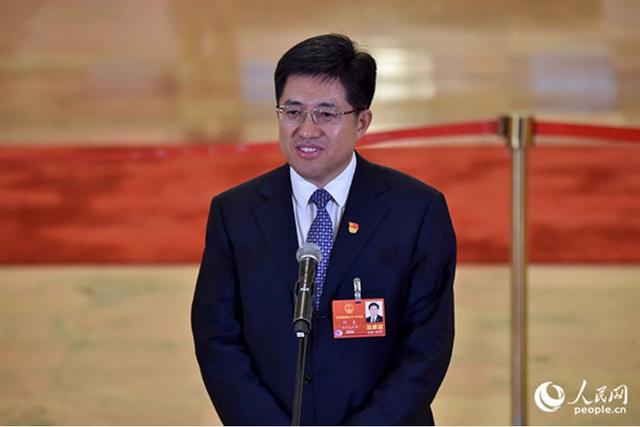 两会特写丨因房价被住建部两次约谈三亚市市长阿东履新一年的地产答卷