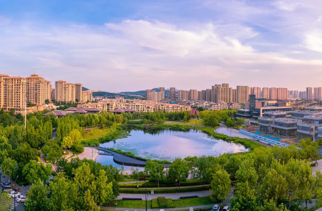 金水桥公园地块位于东李世园板块的核心位置,在金水路,铜川路和广水路