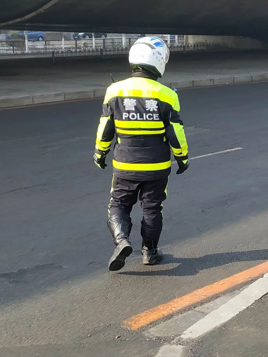 人民警察日夜守护着我们
