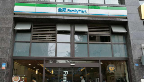 伊藤忠全资收购日本全家便利店,成都人的"深夜食堂"不受影响